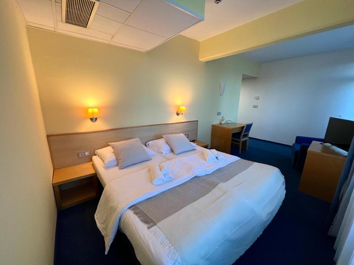 Hotel Jeruzalem 류토메르 외부 사진