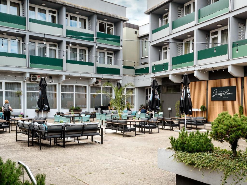 Hotel Jeruzalem 류토메르 외부 사진